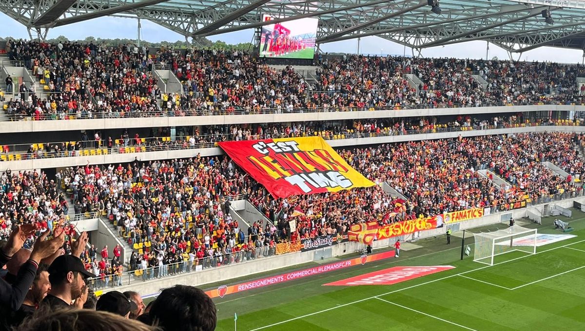 Ambiance au stade Marie Marvingt lors de la célébration de la montée du Mans FC en Ligue 1