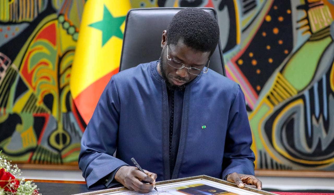 signature officielle de la nomination du général Pape Cissé