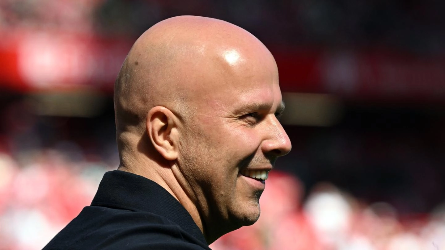 Arne Slot lors de sa conférence de presse après une saison riche en émotions à Liverpool