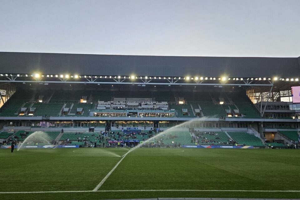 Le mercredi 27 novembre, les secours ont été appelés pour une fuite de gaz sur la voie publique sur le parvis du stade Geoffroy-Guichard à Saint-Etienne.