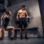 Le Crossfit comprend 52 exercices variés mélangeant musculation, haltérophilie et des mouvements gymniques. © oneinchpunch, fotolia