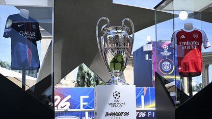 Le trophée de la Ligue des champions exposé à Budapest le 29 mai 2026