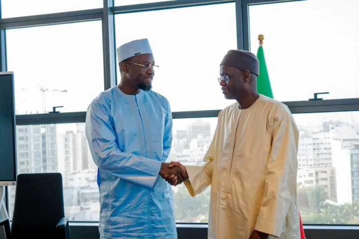 Passation de services à la Primature : Ousmane Sonko et Al Aminou Lo lors de la cérémonie