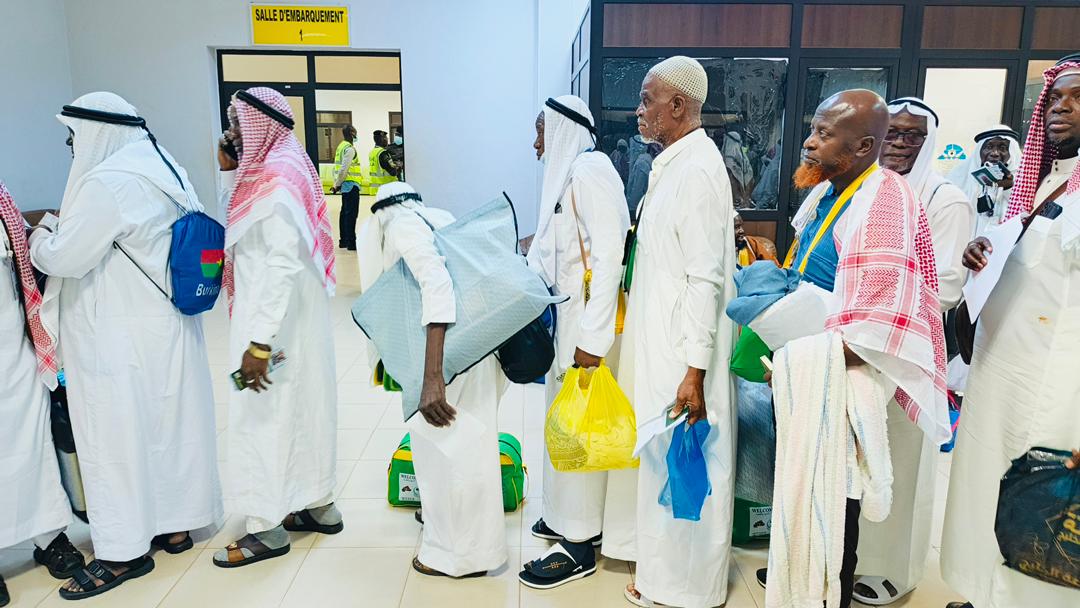 Pèlerins burkinabè de retour du Hajj 2026 à l’aéroport de Ouagadougou