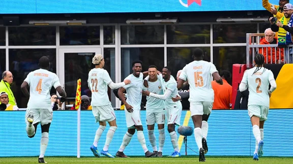 Ibrahima Konaté et Kylian Mbappé célébrant leur future collaboration au Real Madrid