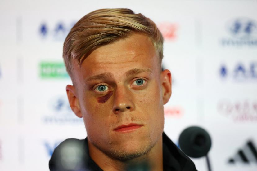 Jean-Paul van Hecke lors de sa conférence de presse aux Pays-Bas, à la veille d'un match crucial