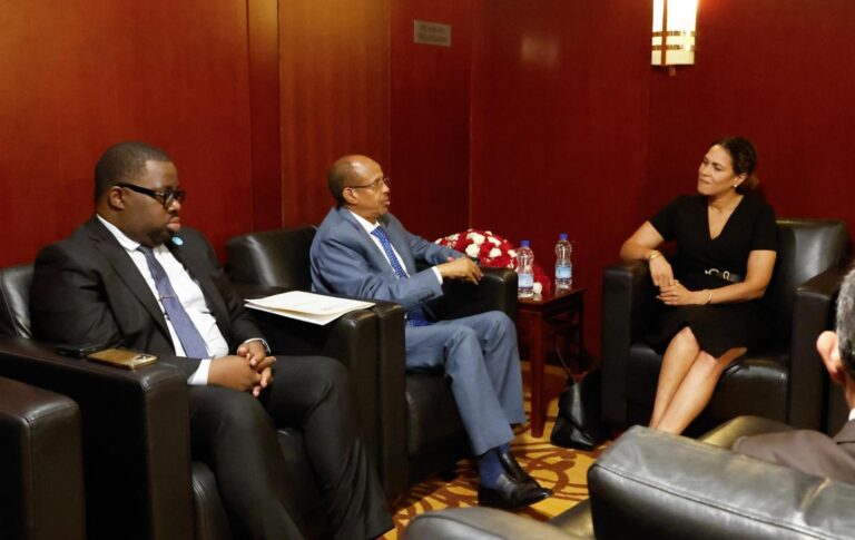 f9fdc871-836c-49cf-b764-6734a0a3f933
