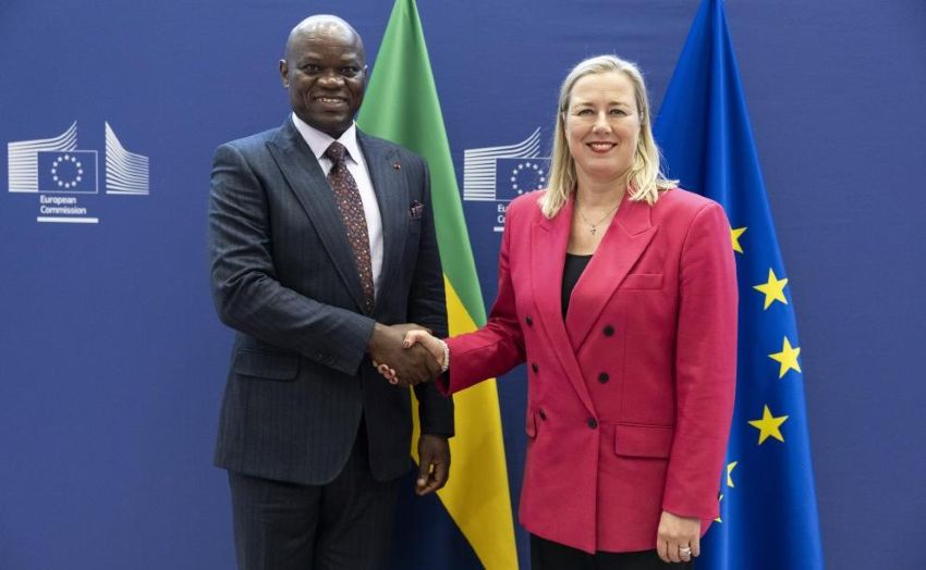 Le président Oligui Nguema et la Commissaire européenne lors d'une rencontre à Bruxelles
