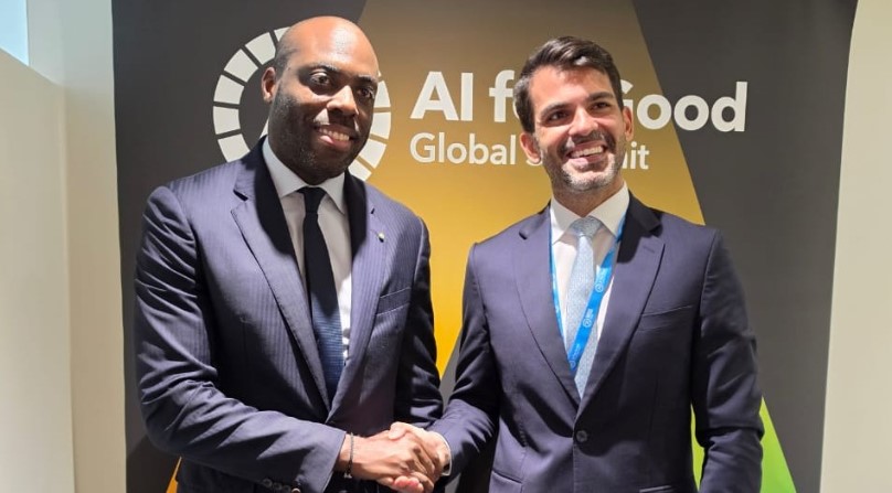 Ministre gabonais de l'Économie numérique et directeur régional de TikTok lors d'une réunion