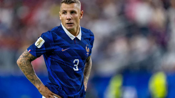 Lucas Digne en action avec l'équipe de France