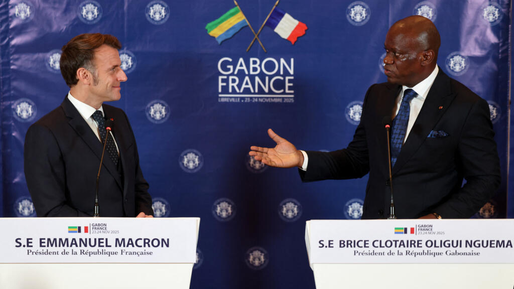 Rencontre entre les présidents français et gabonais, Emmanuel Macron et Brice Oligui Nguema, lors d'une conférence de presse à Libreville le 23 novembre 2025.