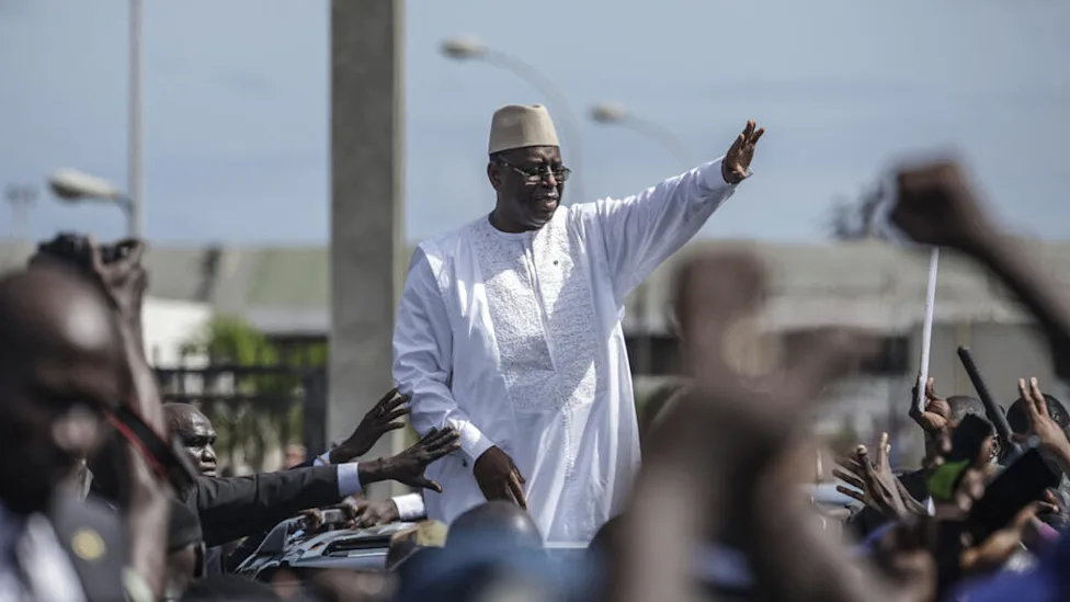 Le président Bassirou Diomaye Faye et l'ex-président Macky Sall lors d'une rencontre à Dakar