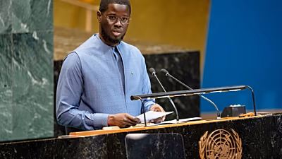 Le président Bassirou Diomaye Faye s'exprime lors d'un événement politique