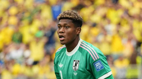 Zion Suzuki, gardien japonais, lors d'un match