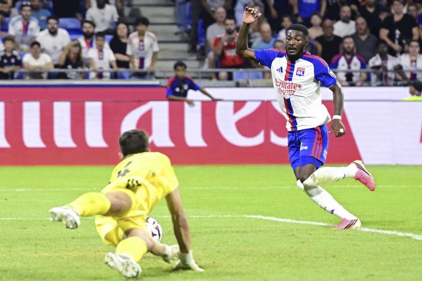 Ainsley Maitland-Niles au moment de son but face au Sparta Prague. (Jean-Baptiste Autissier)