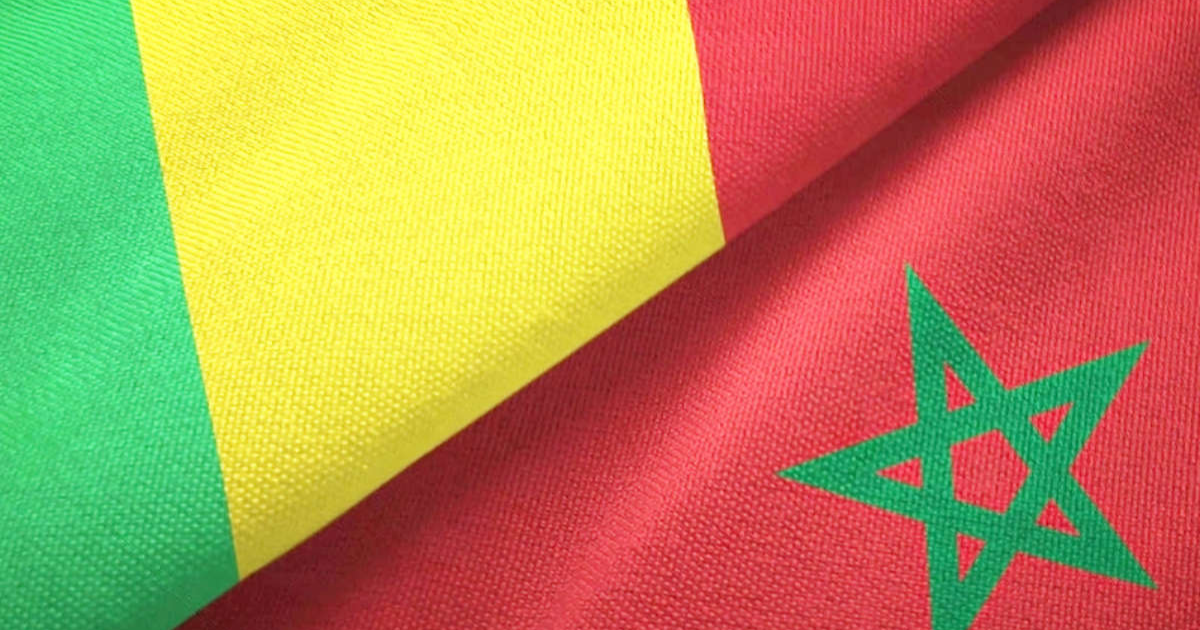 Drapeaux du Mali et du Maroc